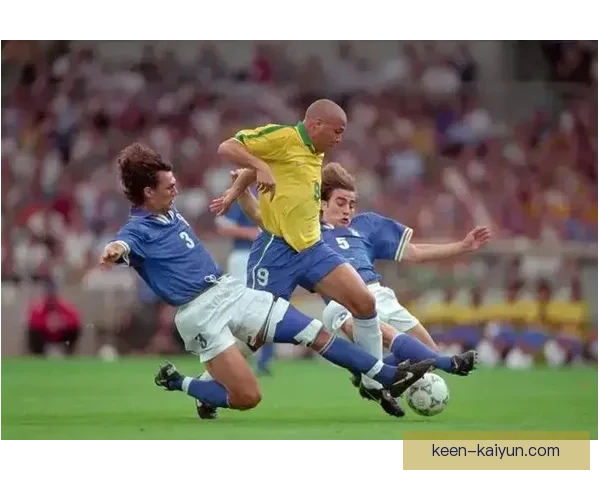 足球过人集锦：精彩瞬间展现球员独特技艺与突破能力