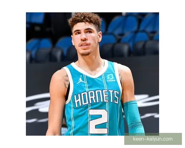 戴维斯成长经历：从青训新星到一线队主力的稳步崛起